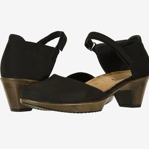 NIB Naot Karma Black Velvet Mary Jane Heels 39 8.5 9